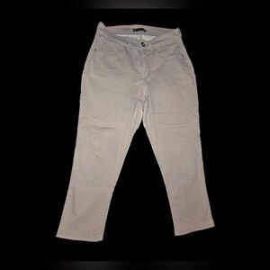 Lee's Easy Fit Women's Capris in Light Gray